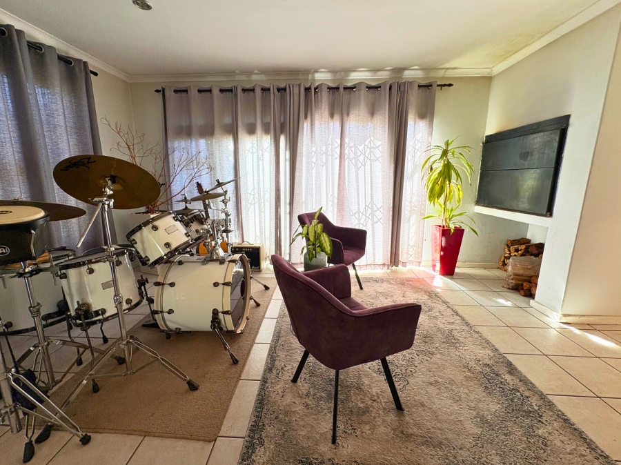 To Let 3 Bedroom Property for Rent in Sonstraal Heights Western Cape